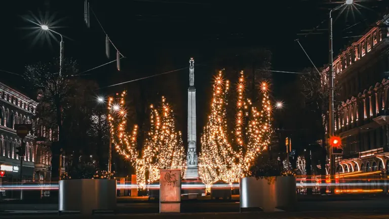 Baltā nakts Rīgā: maršruts un droša atgriešanās pēc pusnakts