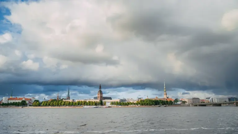 Laikapstākļi Latvijā 13. augustā: pārbaudiet brīdinājumus