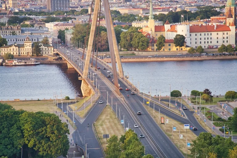 Rīgas ielu remontdarbi 11. augustā: kā plānot maršrutu