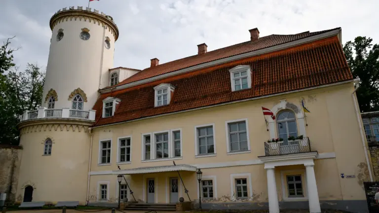 17. septembris vēsturē: Latvijas kultūras mantojuma stūrakmens