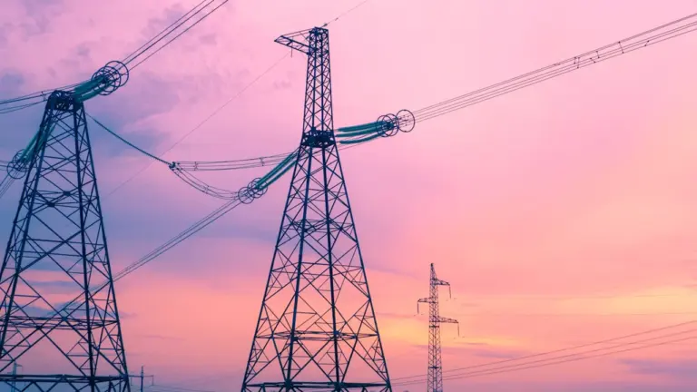 Latvijas elektroenerģijas cena šodien: kāpēc biržā vērojams kāpums