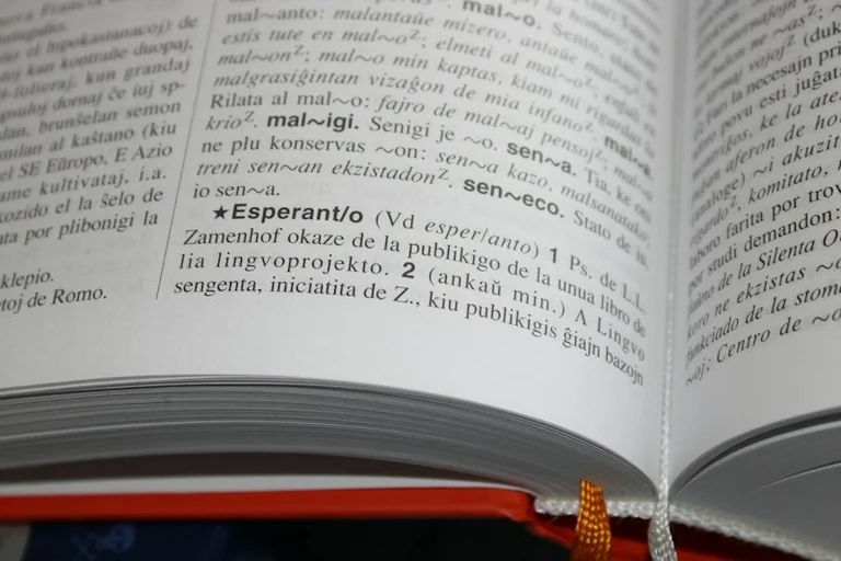 Kāpēc Valsts valodas dienu atzīmē 28. oktobrī