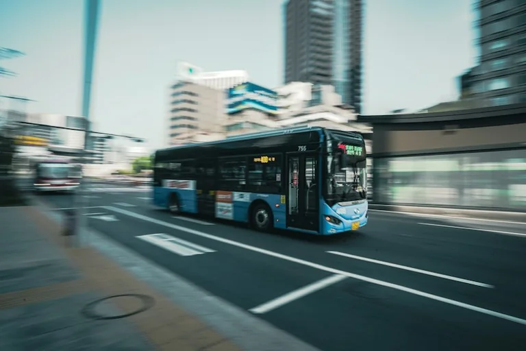 Sapnis par nokavētu autobusu: ko tas liek pārdomāt